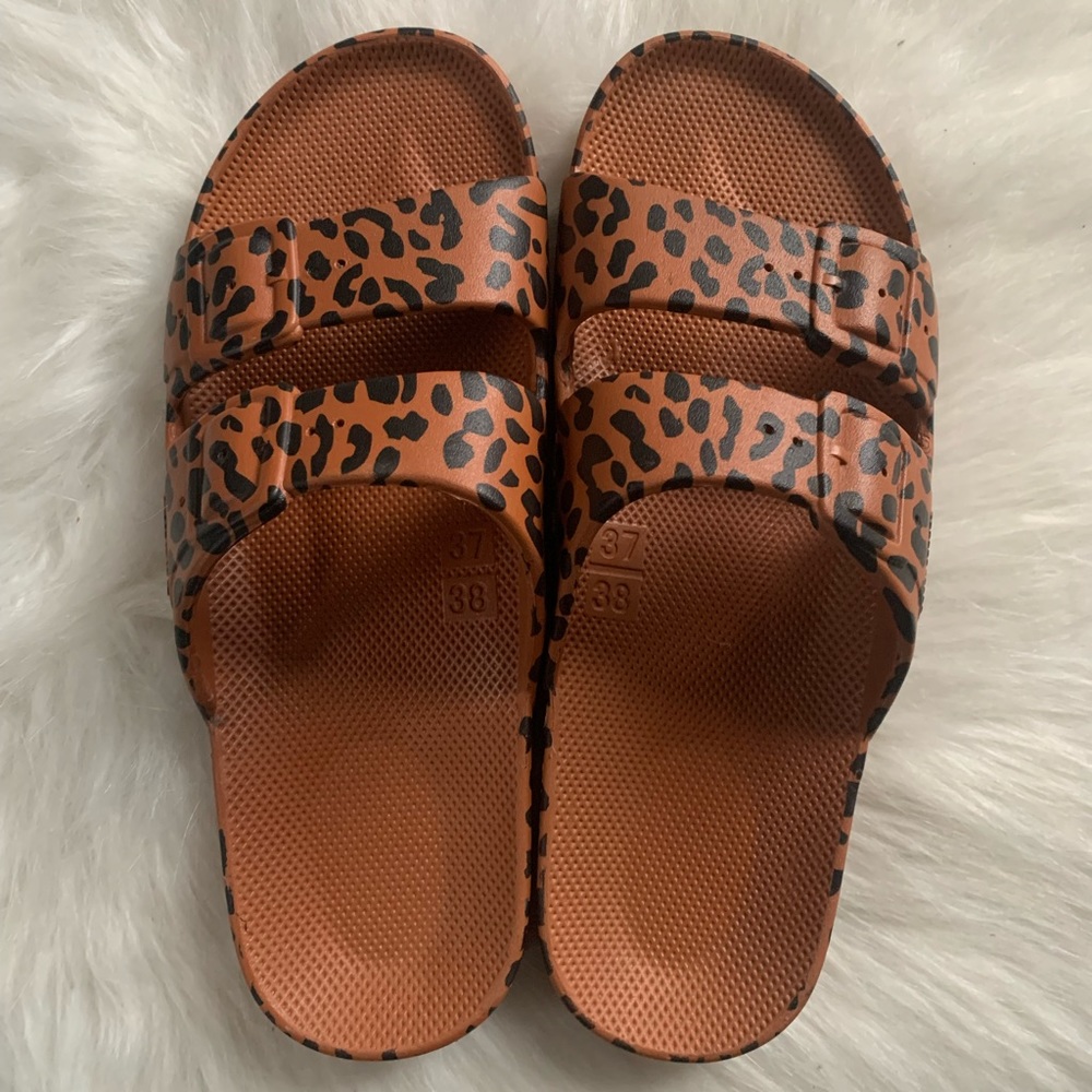 Freedom Moses Leopard Slides